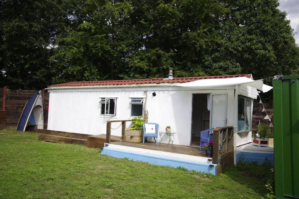 Rockets'S Retreat Villa Bursledon ภายนอก รูปภาพ