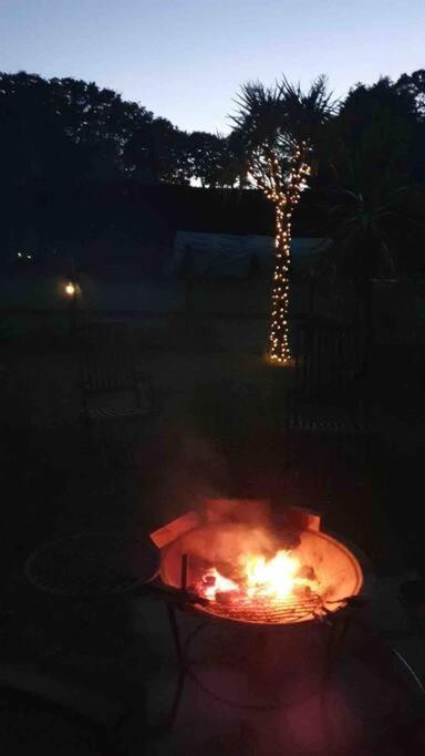 Rockets'S Retreat Villa Bursledon ภายนอก รูปภาพ